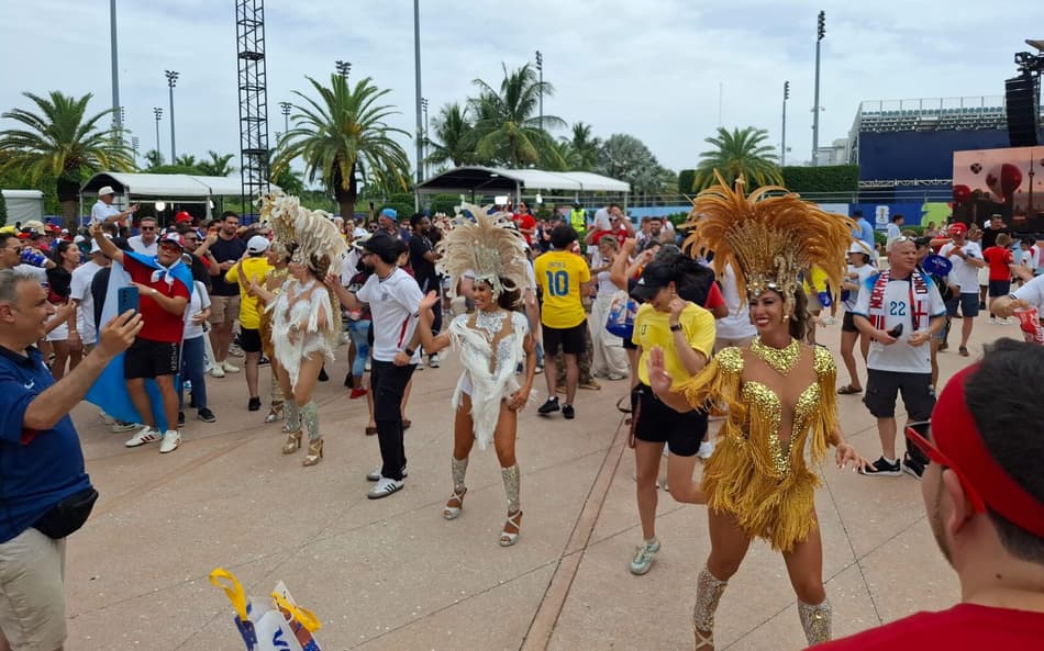 Teve carnaval antes de Noruega x Inglaterra pela Copa do Mundo, em Miami