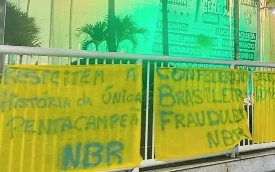 Protestos na porta da CBF