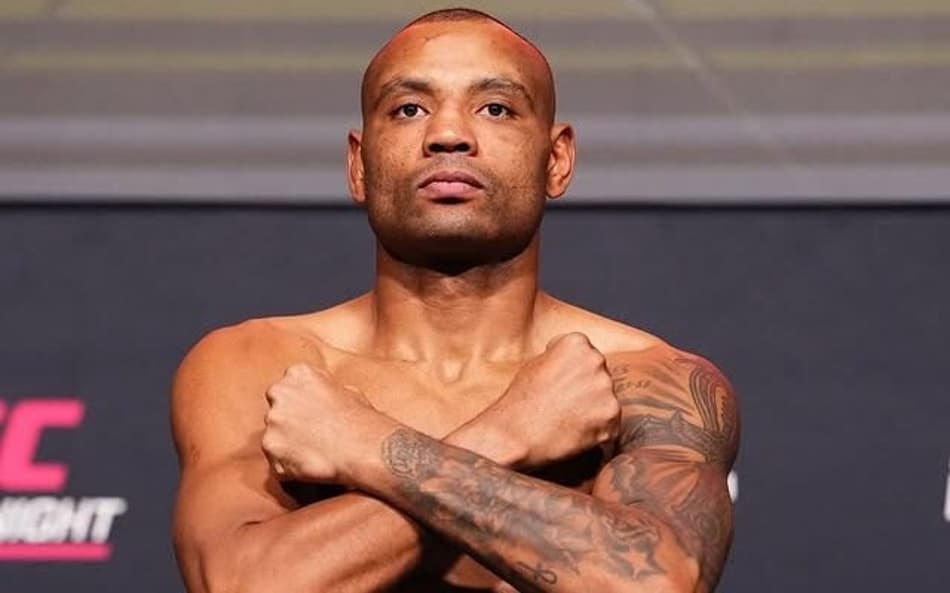 Cesar Almeida em pesagem do UFC