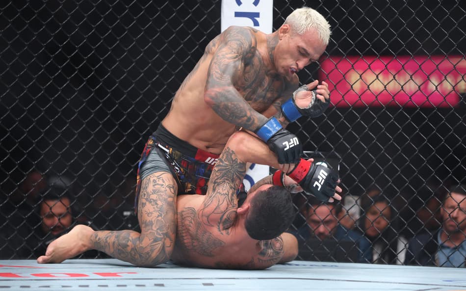 Charles do Bronx derrota Max Holloway no UFC 326 (Foto: Sean M. Haffey / GETTY IMAGES NORTH AMERICA / Getty Images via AFP)