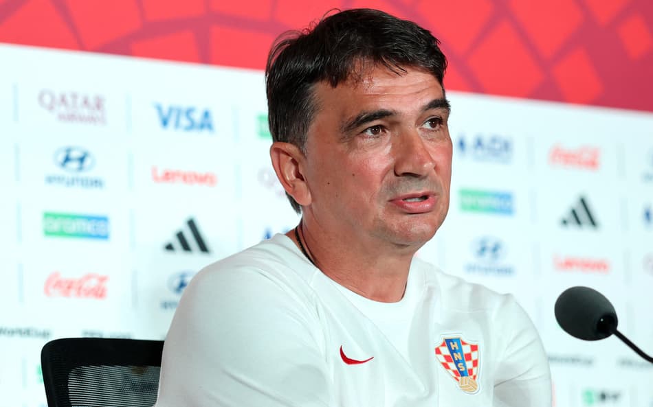 Zlatko Dalic, técnico da Croácia, fala à imprensa durante uma coletiva.