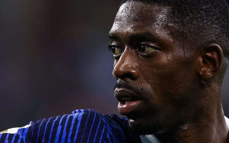 Dembélé com olhar sério após derrota da França