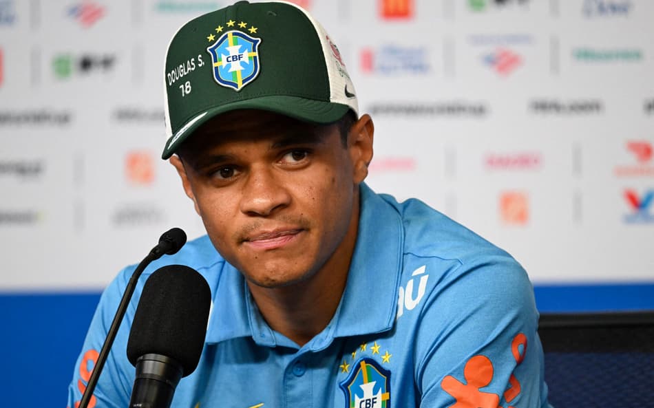 Douglas Santos, durante entrevista pela Seleção no Hotel The Ridge