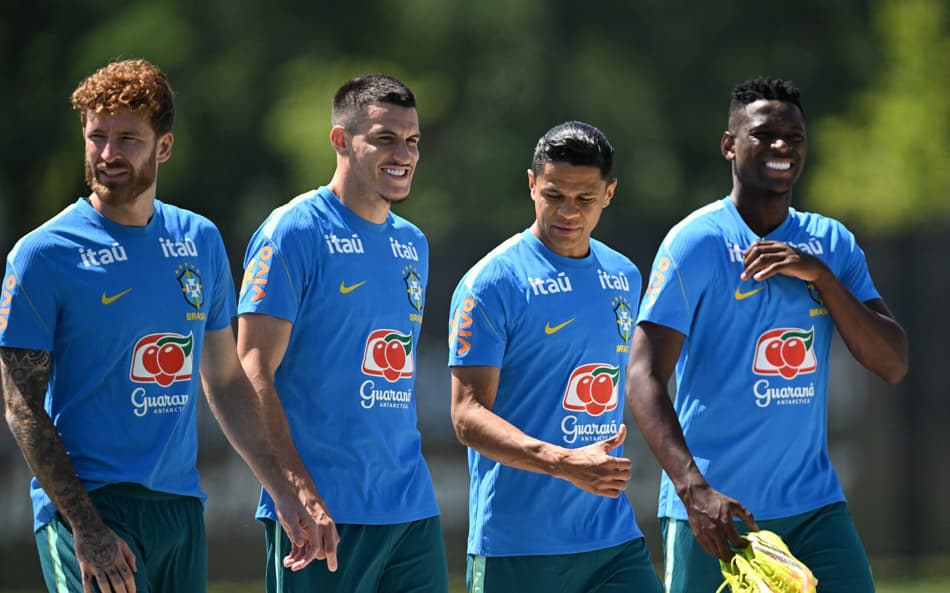 Léo Pereira, Bruno Guimarães, Douglas Santos e Luiz Henrique, durante treino da Seleção Brasileira