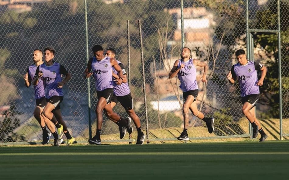 Elenco Atlético treinamento (Foto: Pedro Souza / Atlético)