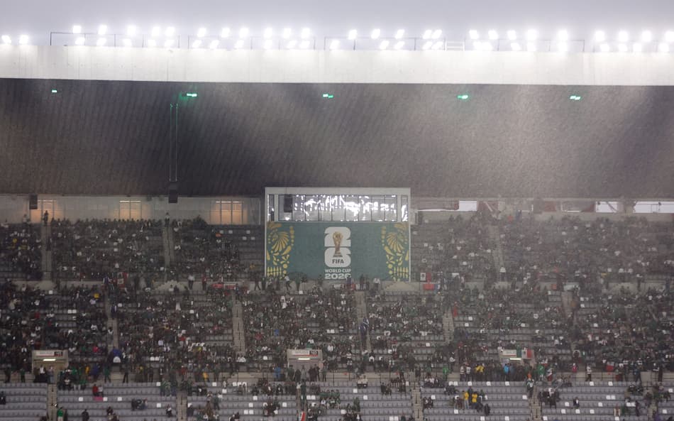 Forte chuva atinge Estadio Azteca antes de México x Inglaterra pela Copa do Mundo