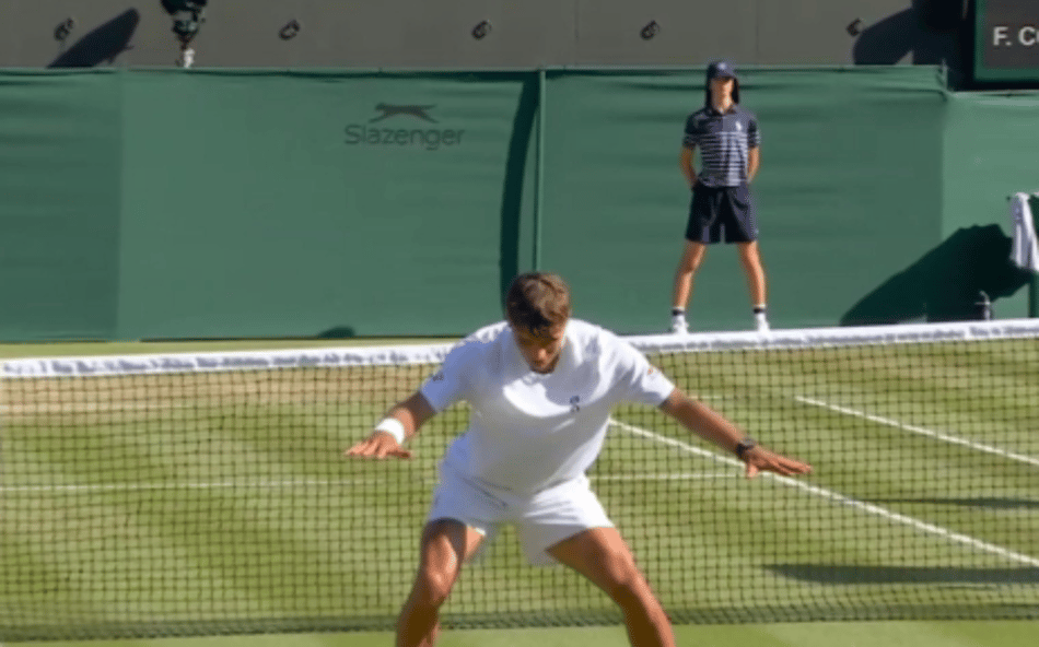 Flavio Cobolli imita comemoração de Matheus Cunha em Wimbledon