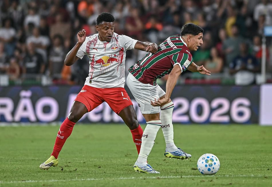 Savarino em ação no jogo do Fluminense contra o Bragantino no Maracanã