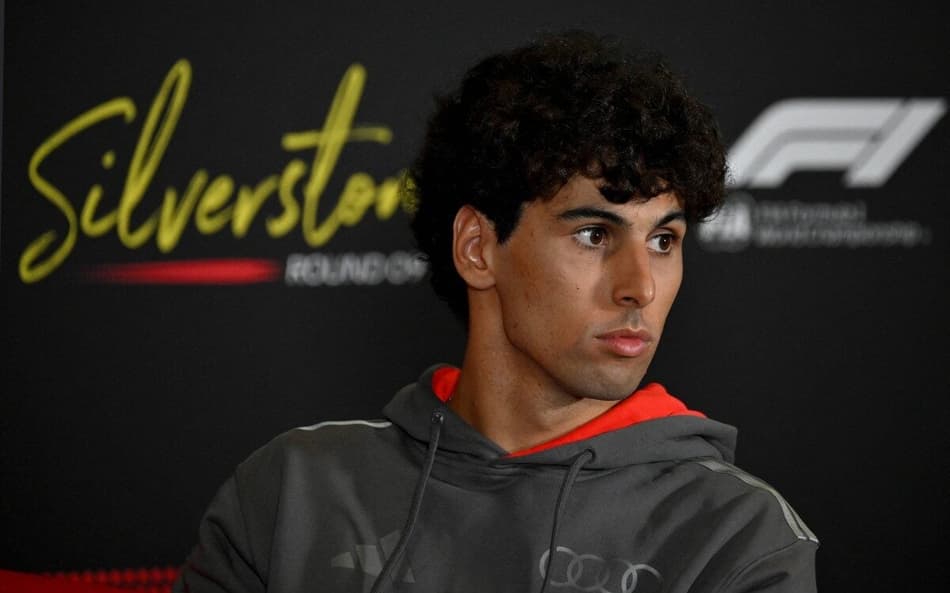Gabriel Bortoleto em coletiva de imprensa na véspera do GP da Inglaterra de F1
