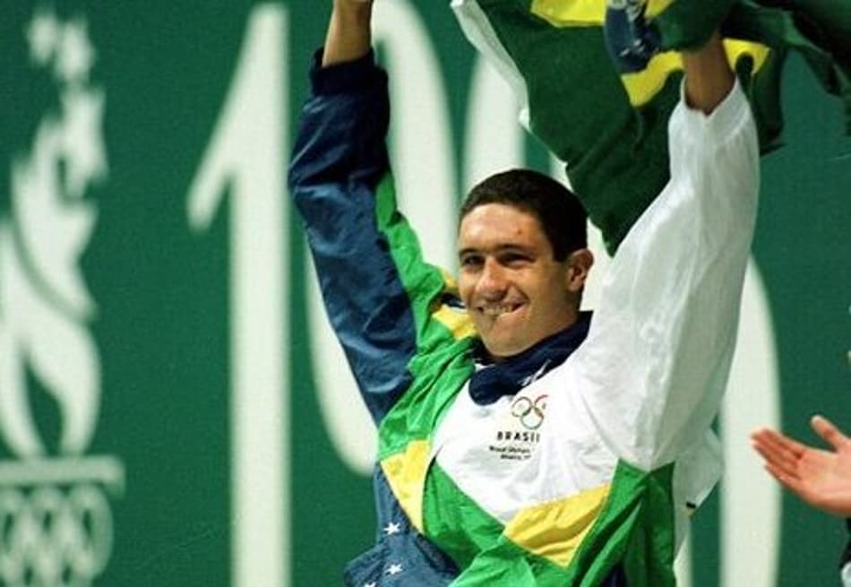 Gustavo Borges comemora medalha de prata nos Jogos Olímpicos de Atlanta 1996