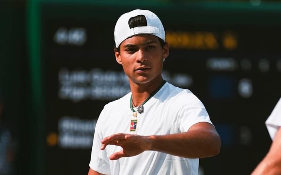 Guto Miguel cumprimenta o esloveno Ziga Sesko, sua dupla em Wimbledon