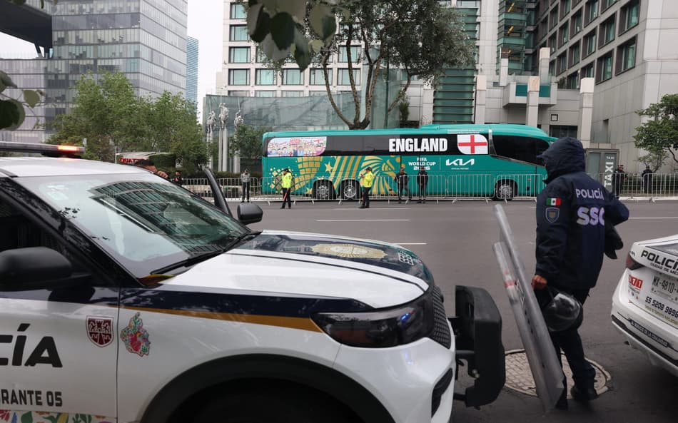 A segurança foi reforçada no hotel em que a seleção da Inglaterra ficará hospedada para encarar o México pela Copa do Mundo