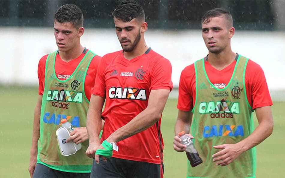 HOME - Treino do Flamengo - Ronaldo, Felipe Vizeu e Léo Duarte (Foto: Paulo Sérgio/LANCE!Press)