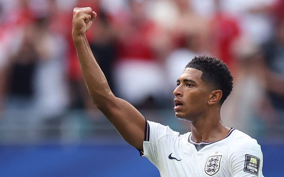 Bellingham comemora gol para a Inglaterra diante da Noruega, pelas quartas da Copa do Mundo