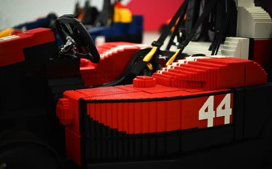 Kart do Lewis Hamilton, de Lego, para o GP da Inglaterra na F1 2026