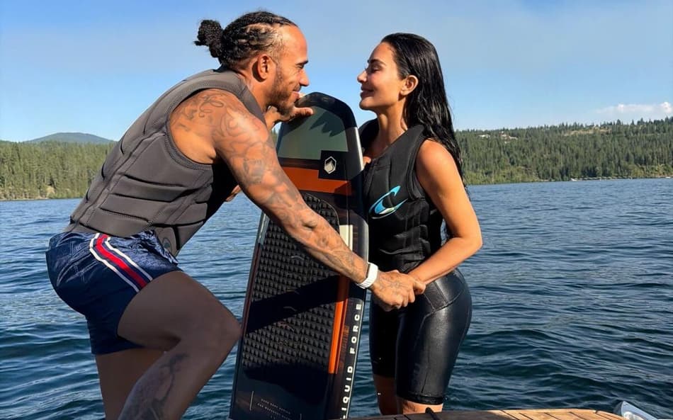 Lewis Hamilton e Kim Kardashian em momento romântico durante pausa da F1 (Foto: Reprodução/Instagram)