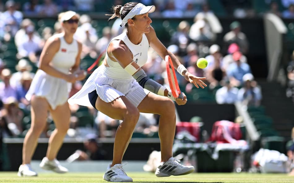 Luisa Stefani e Gabriela Dabrowski durante a final de duplas femininas em Wimbledon