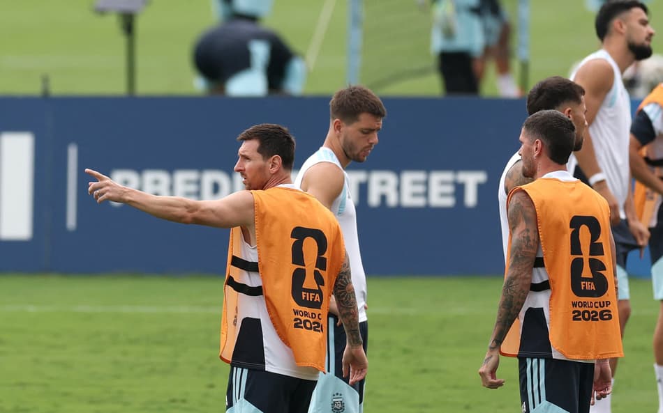 Messi durante treino da Argentina em preparação para o duelo com a Inglaterra