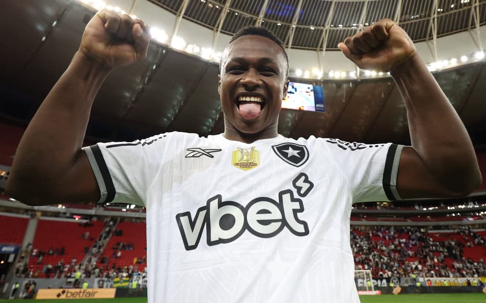 Nathan Fernandes comemora vitória do Botafogo