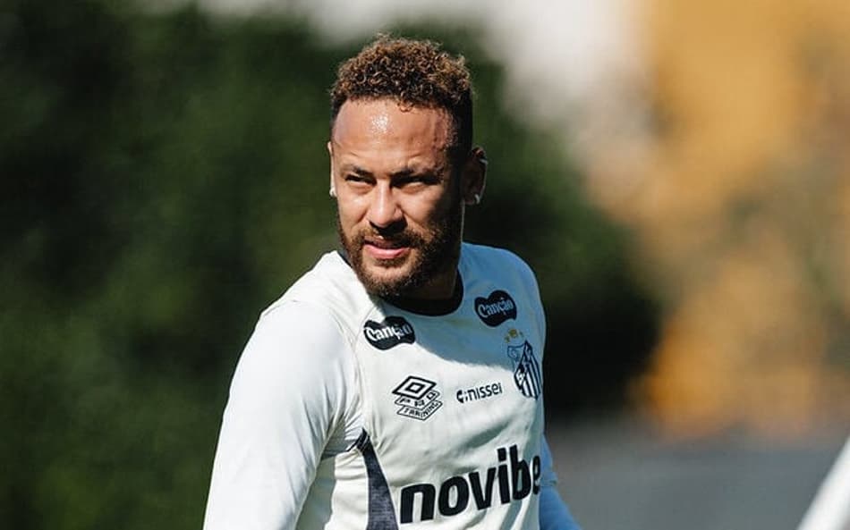Neymar durante treino do Santos no último sábado (18), no CT Rei Pelé. (Foto: Raul Baretta/ Santos FC)