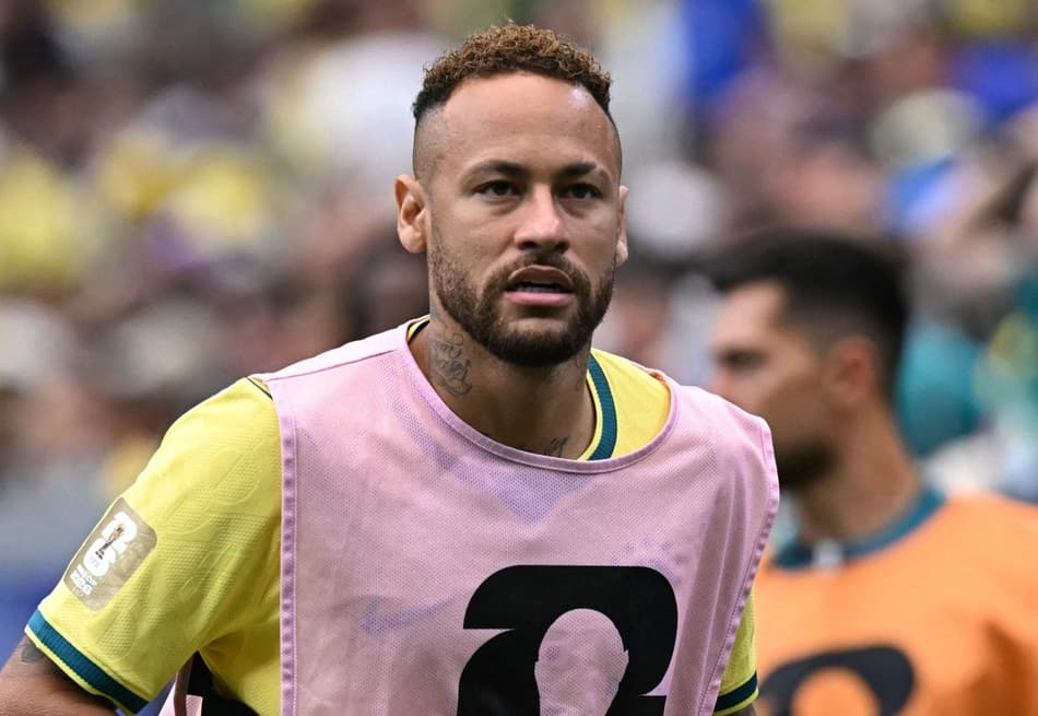 Neymar vestindo colete de reserva da Fifa 2026