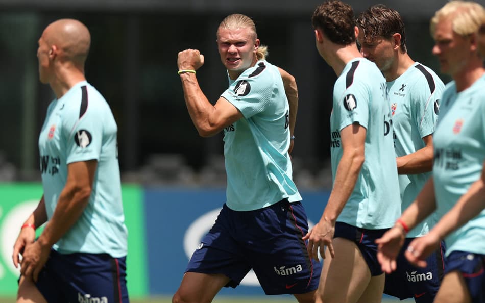 Noruega, de Erling Haaland, treina para o jogo com a Inglarerra pela Copa do Mundo