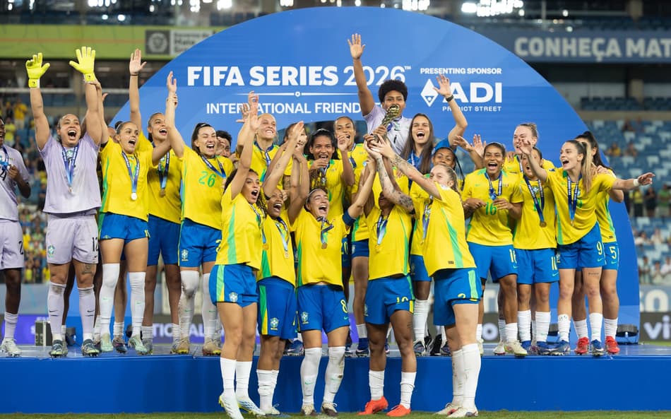 Seleção Brasileira é campeã da Fifa Series 2026 e comemora com troféu