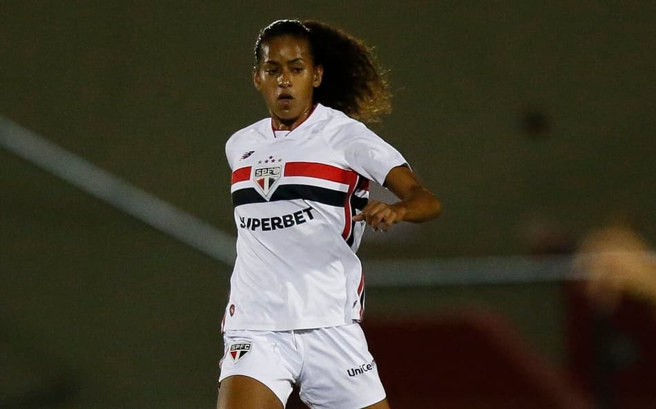 Tayla, zagueira do São Paulo, chegou nesta temporada e se adaptou rapidamente. ( Rubens Chiri / São Paulo FC)