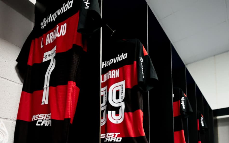 Camisas de Luiz Araújo e Lorran para amistoso do Flamengo em Portugal