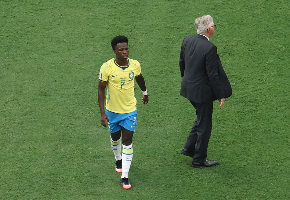 Vini Jr e Ancelotti após eliminação do Brasil na Copa do Mundo de 2026