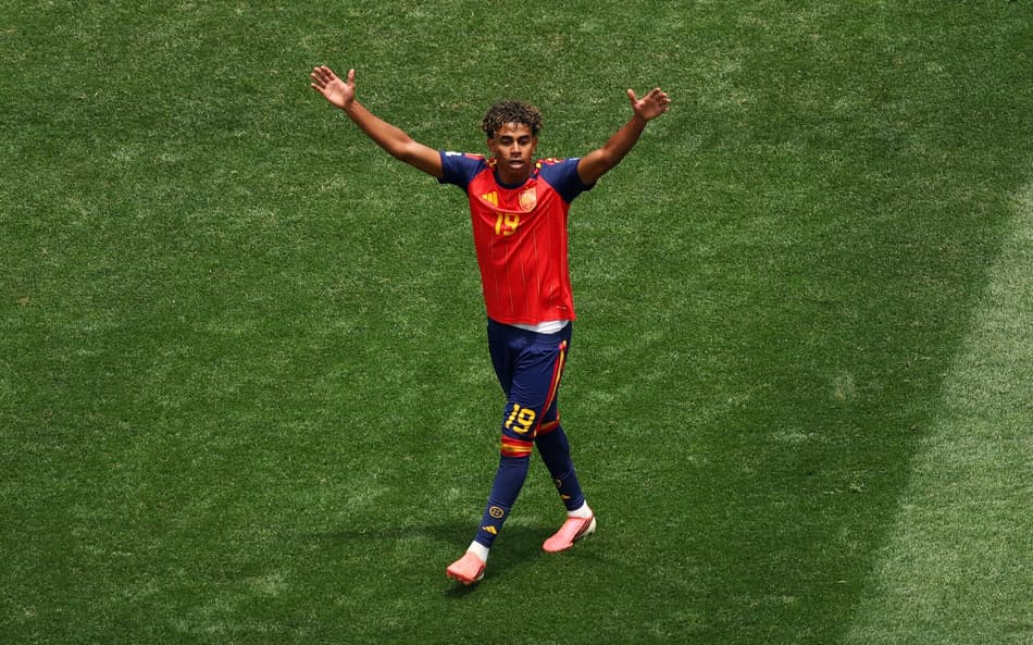Espanha troca tiki-taka por agressividade e desafia a Argentina na final da Copa