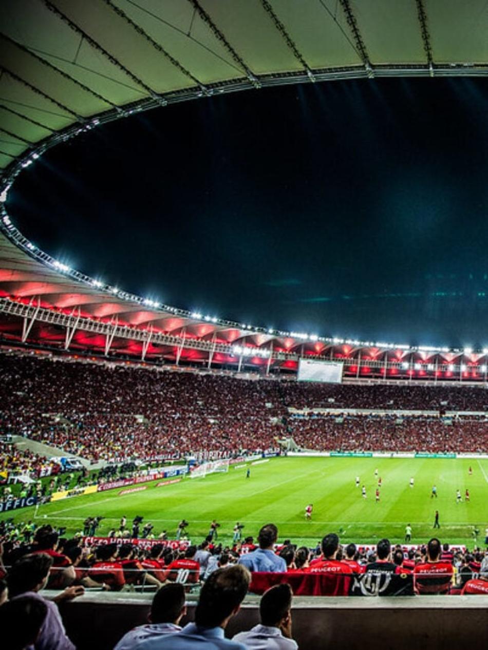 Torcida do Flamengo - O Estádio do Maracanã com as cores do Flamengo