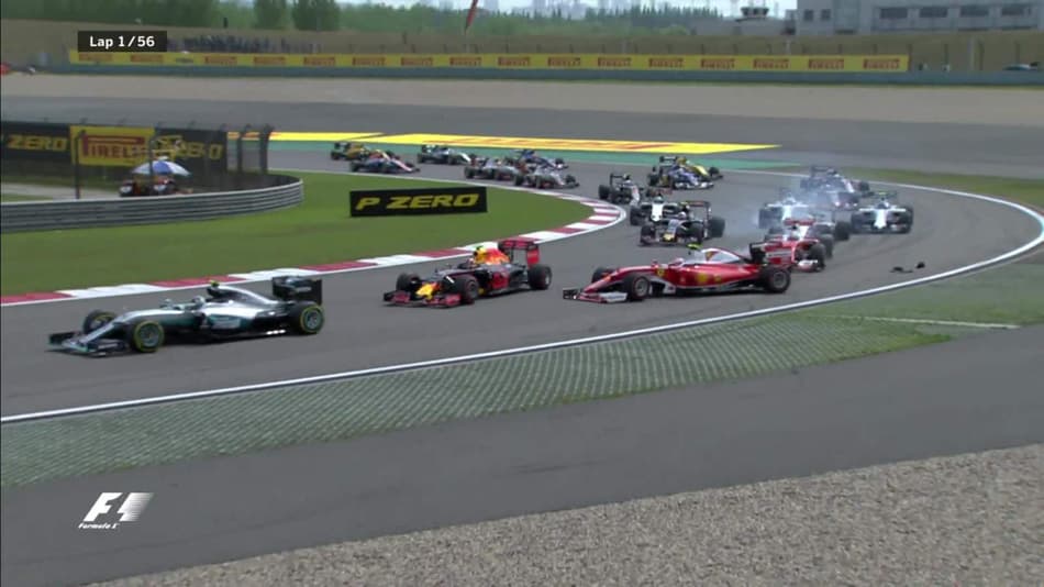 A relação do tetracampeão com Kimi Räikkönen na Ferrari era mais tranquila, mas sofreu alguns arranhões como no GP da China de 2016