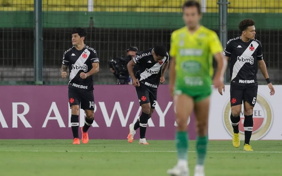 ATUAÇÕES: Cano e Lucão se destacam no empate do Vasco com o Defensa y Justicia