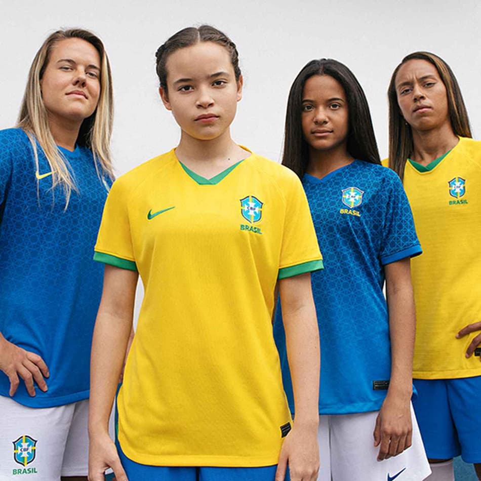 Seleção feminina ganha camisas sem estrelas do masculino; veja fotos