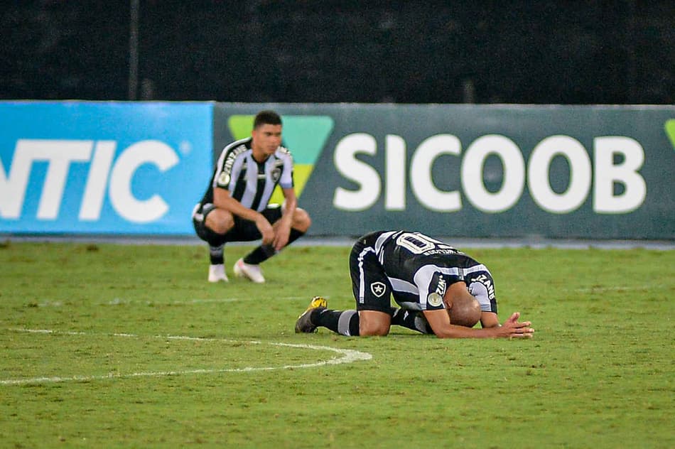 Botafogo com mais de 80% de chance de cair: as contas atualizadas para título, G6 e rebaixamento no Brasileirão