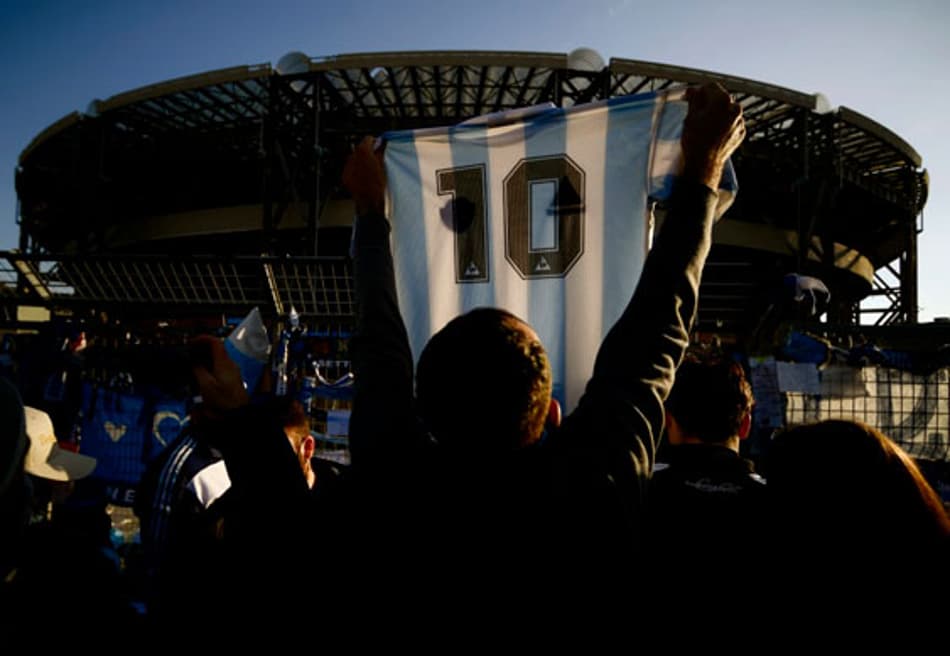Tributo a Maradona: confira homenagens no futebol pelo mundo