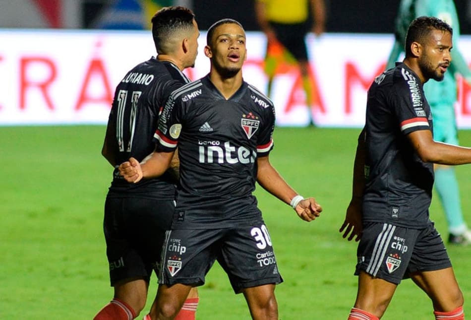 ATUAÇÕES: Brenner marca duas vezes e é o melhor na goleada do líder São Paulo