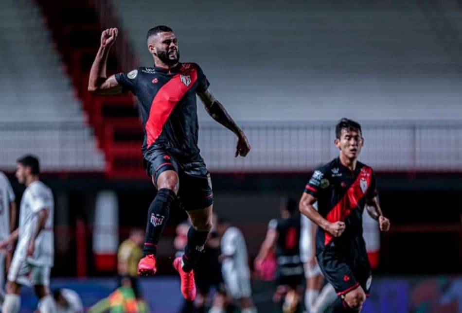 ATUAÇÕES: Fluminense joga mal e é derrotado pelo Atlético-GO; veja as notas