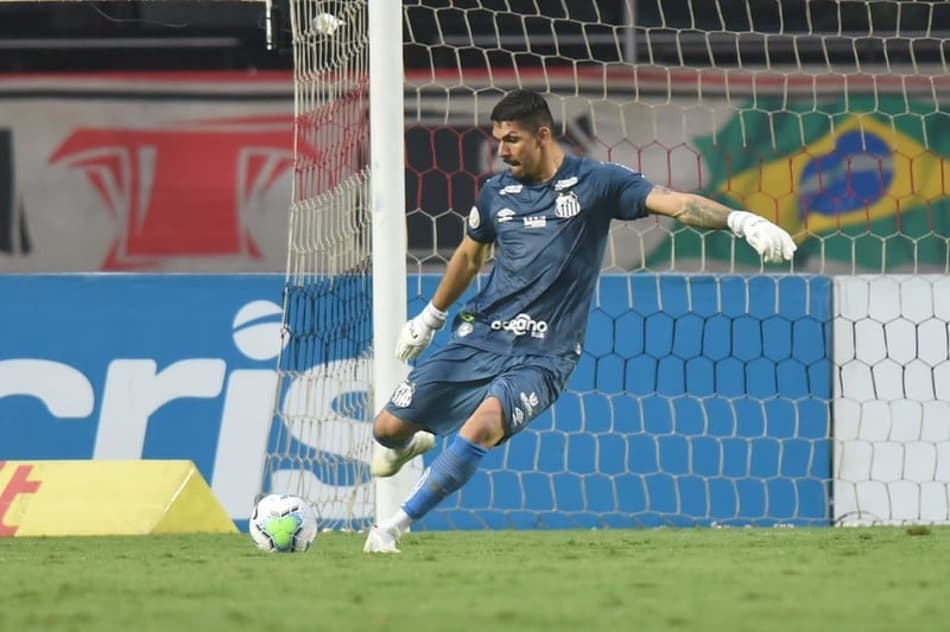 ATUAÇÕES: Santos alternativo vai bem na defesa, e João Paulo brilha no clássico