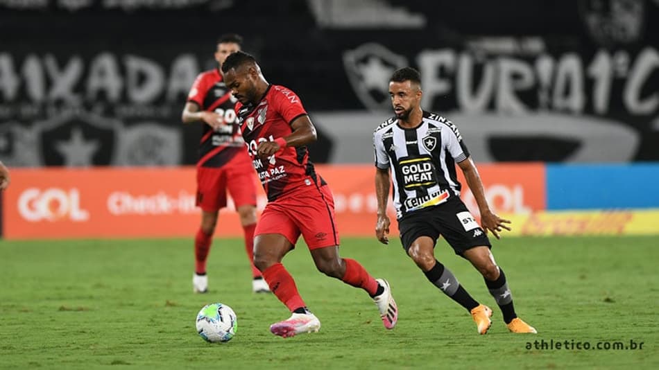 ATUAÇÕES: Dupla de zaga e Kalou vão mal na derrota do Botafogo para o Athletico-PR
