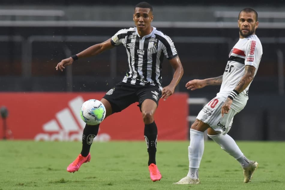 ATUAÇÕES: Dani Alves e Volpi falham em derrota do São Paulo no clássico