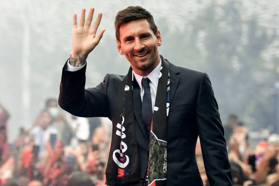 Veja as melhores imagens da apresentação de Lionel Messi no PSG