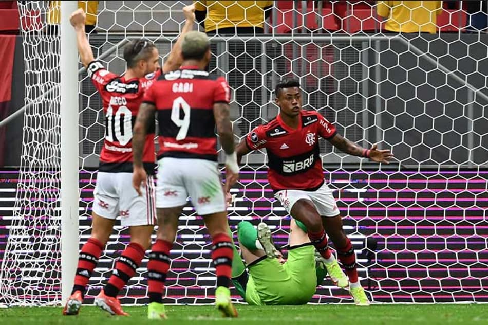 ATUAÇÕES: Quarteto ofensivo volta a sobrar em goleada do Flamengo sobre o Olimpia