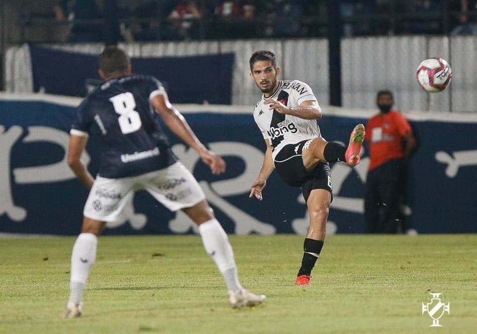 ATUAÇÕES: Defesa do Vasco tem noite desastrosa em derrota para o Remo na Série B; Vanderlei falha feio e é expulso