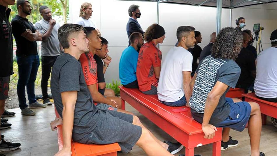 GALERIA: veja fotos da capela ecumênica em homenagem do Flamengo aos Garotos do Ninho