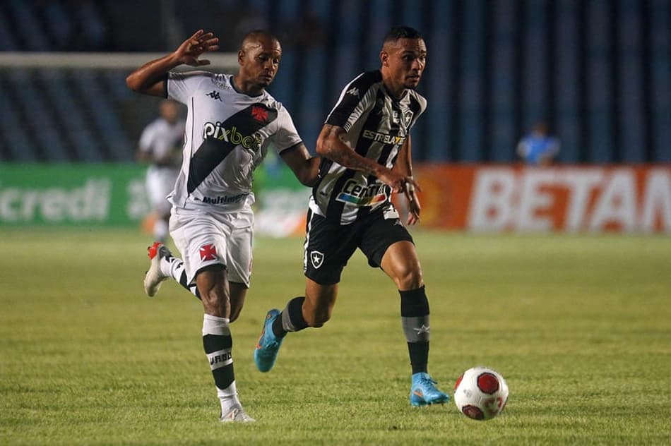 ATUAÇÕES: Defesa do Vasco falha em revés para o Botafogo; Léo Matos e Edimar recebem as piores notas