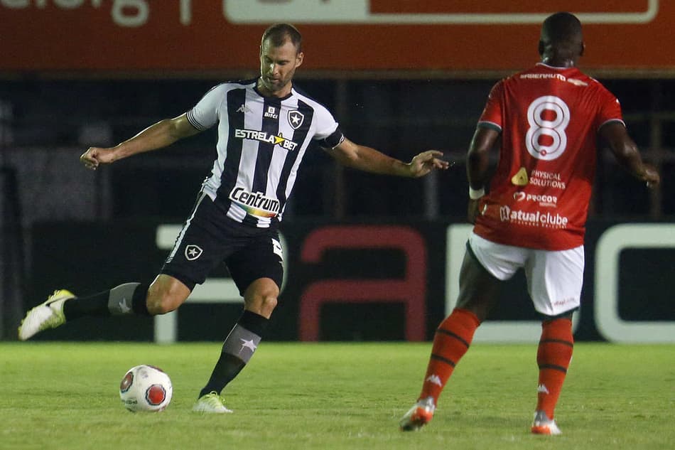 ATUAÇÕES: Gatito, Carli e Kanu recebem as piores notas da desastrosa noite do Botafogo contra a Portuguesa