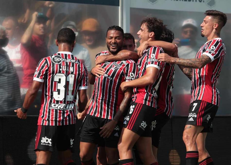 ATUAÇÕES: Calleri resolve no final para o São Paulo em jogo truncado e com ataque muito abaixo