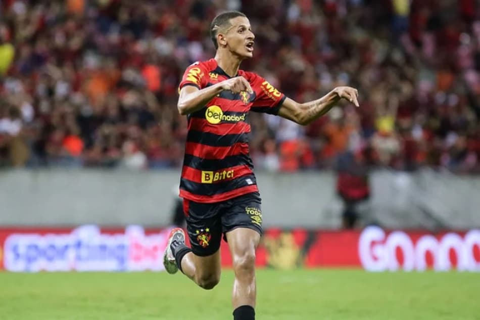 Luciano Juba comemora gol pelo Sport